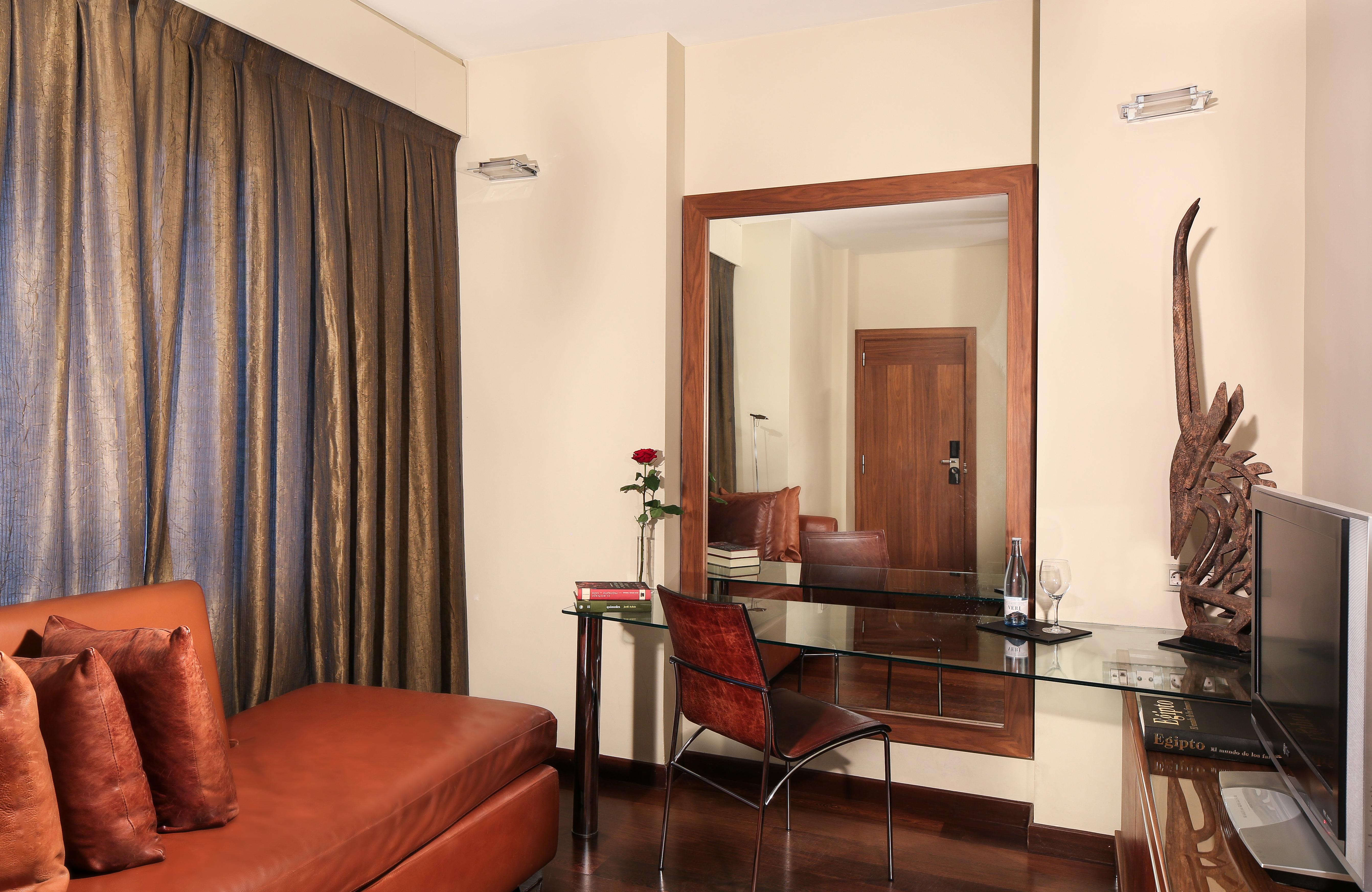Hotel Gran Derby Suites, A Small Luxury Hotel Of The World Barselona Dış mekan fotoğraf